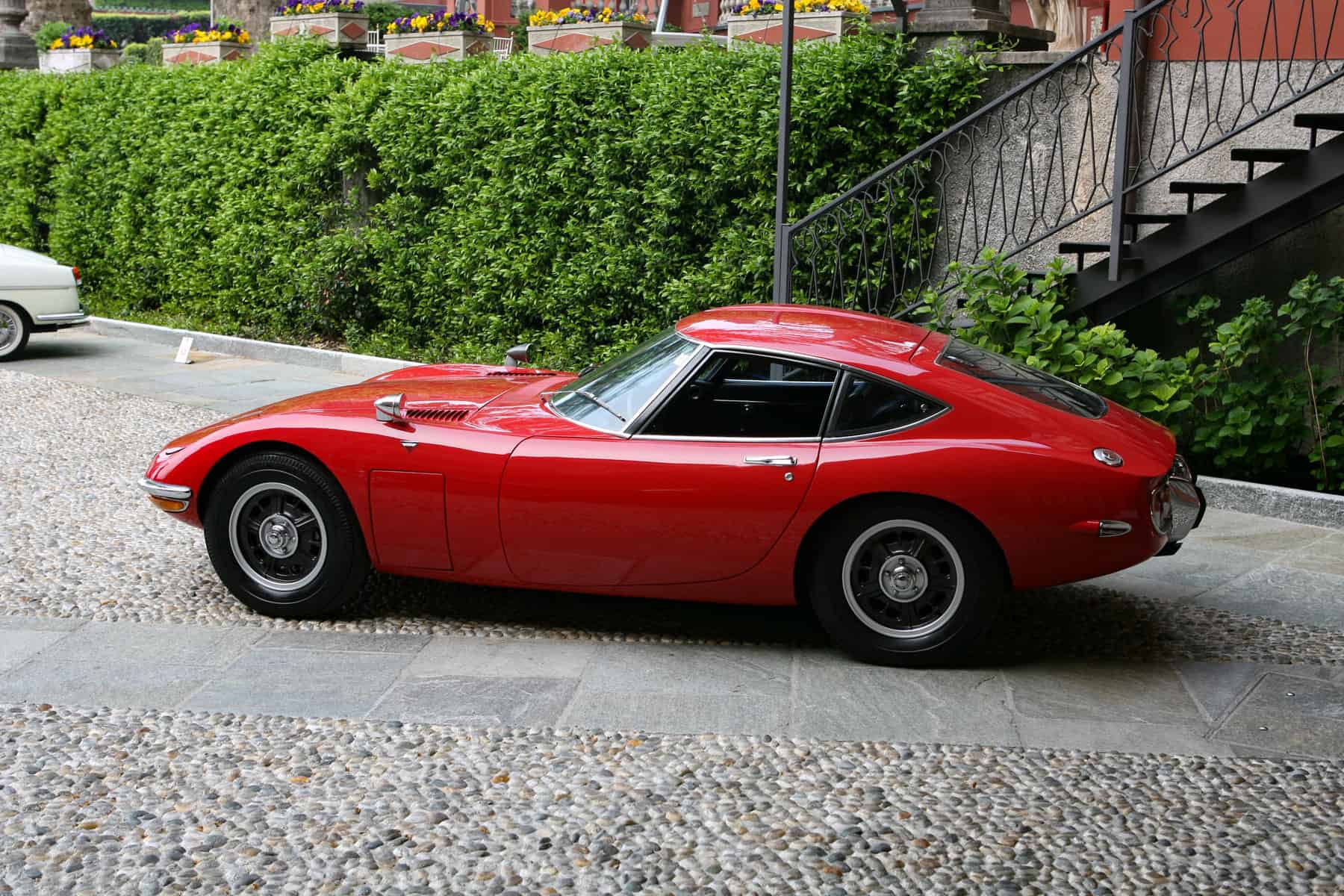 Toyota 2000 GT - The birth of the first Japanese supercar